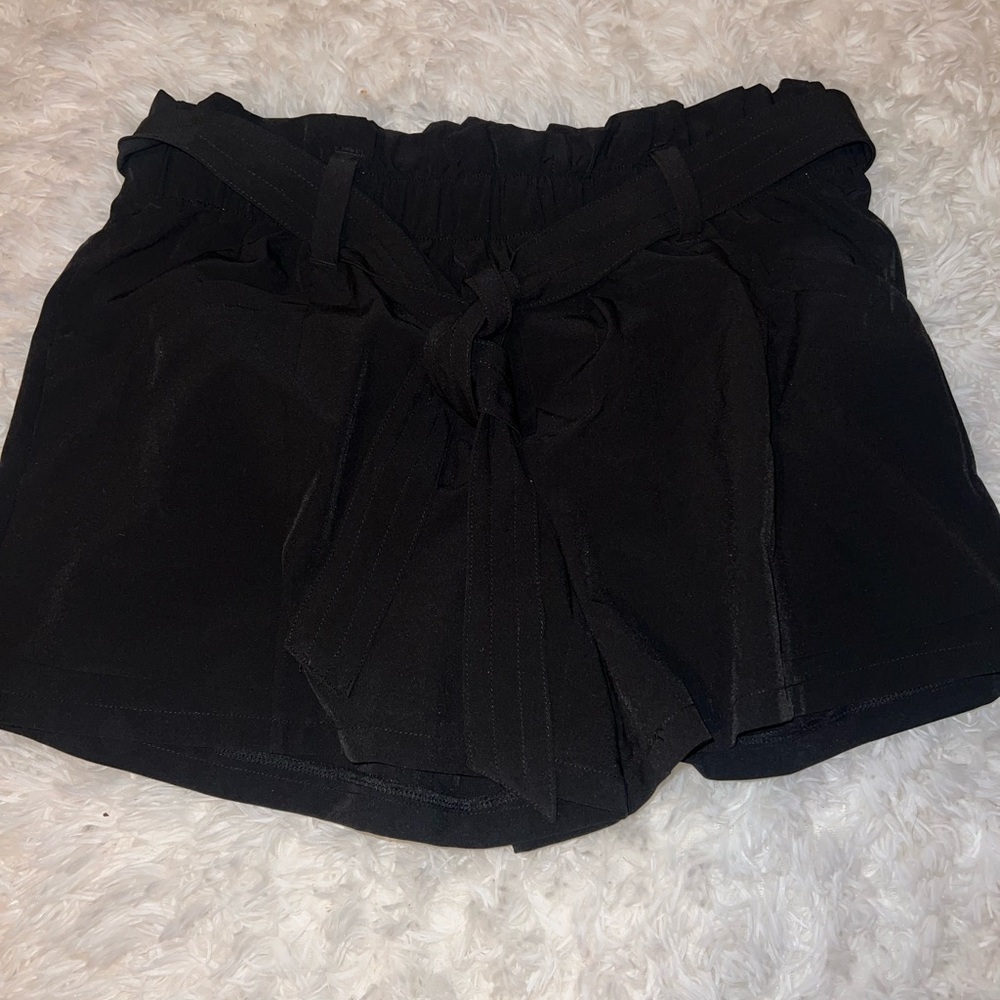 Shorts with tie.